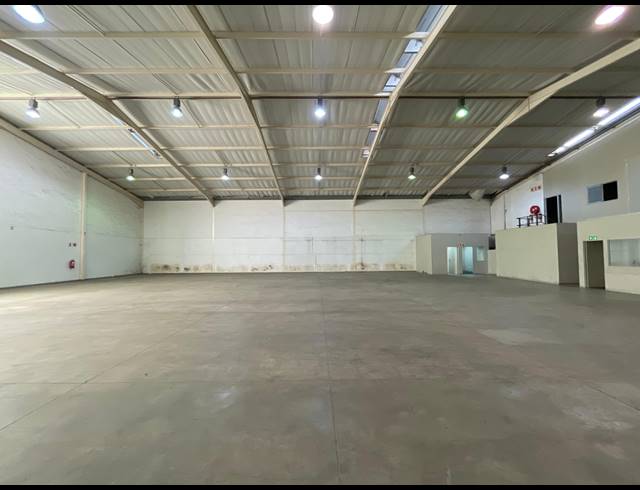 1,318M² WAREHOUSE TO LET IN HALFWAY HOUSE